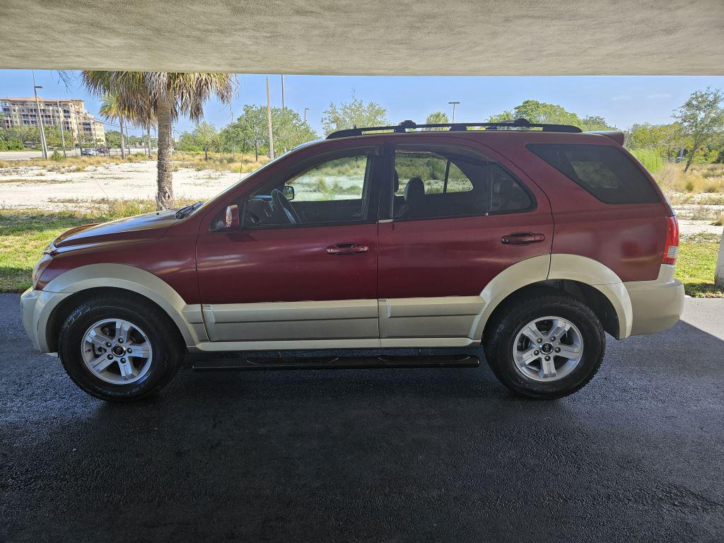 2003 Kia Sorento EX photo 2