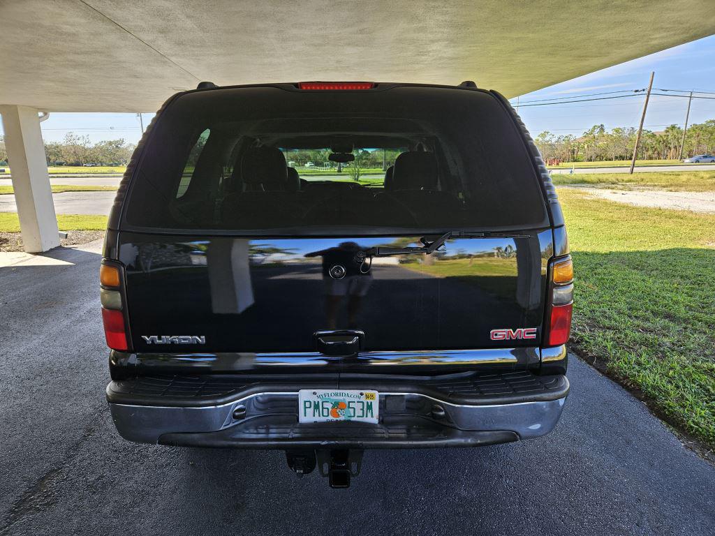 2005 GMC Yukon SLE photo 4