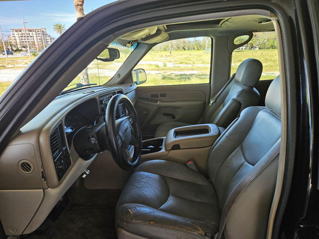 2005 GMC Yukon SLE photo 12