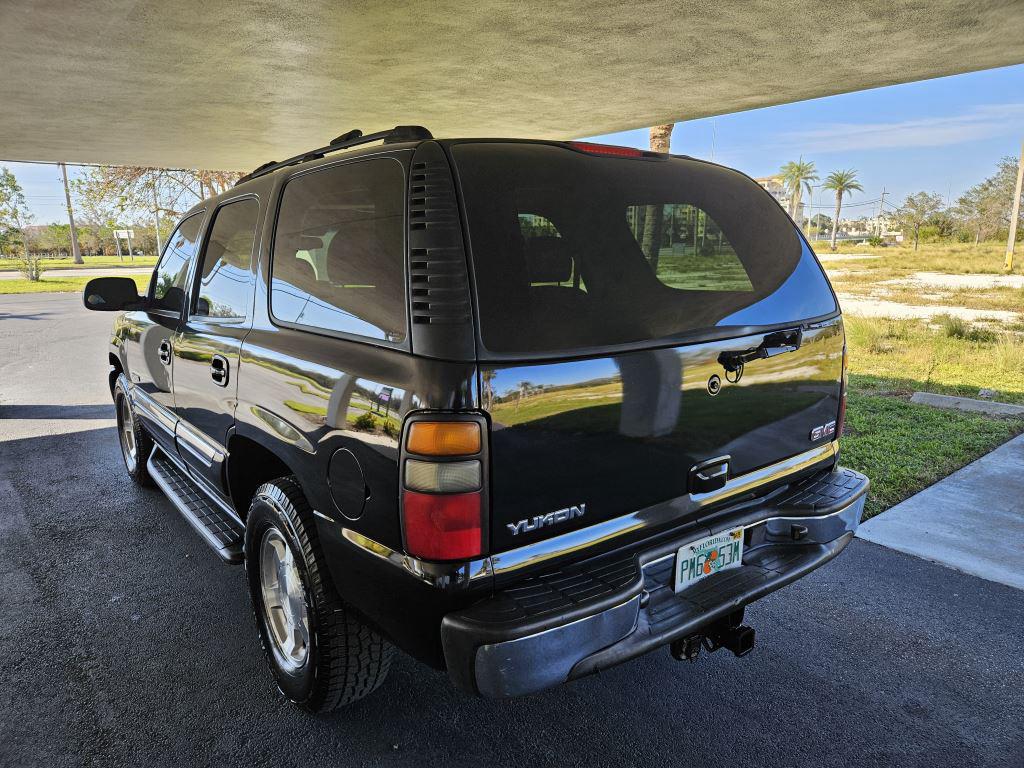 2005 GMC Yukon SLE photo 3