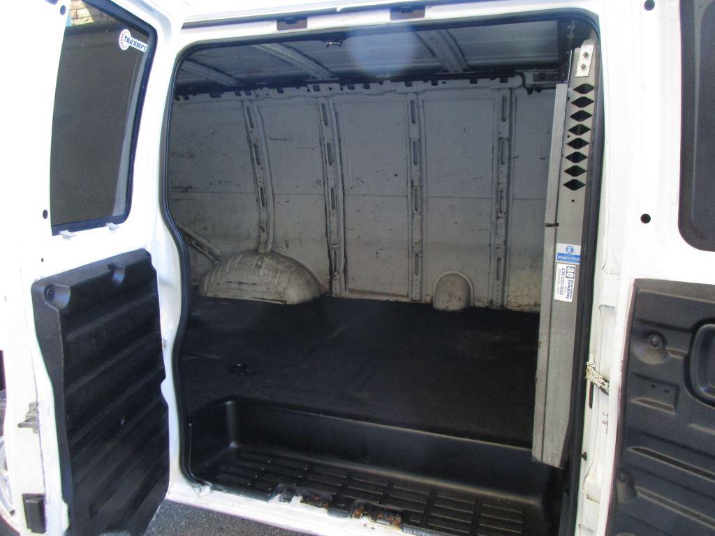 2008 Chevrolet Express Cargo Work Van - Photo 10