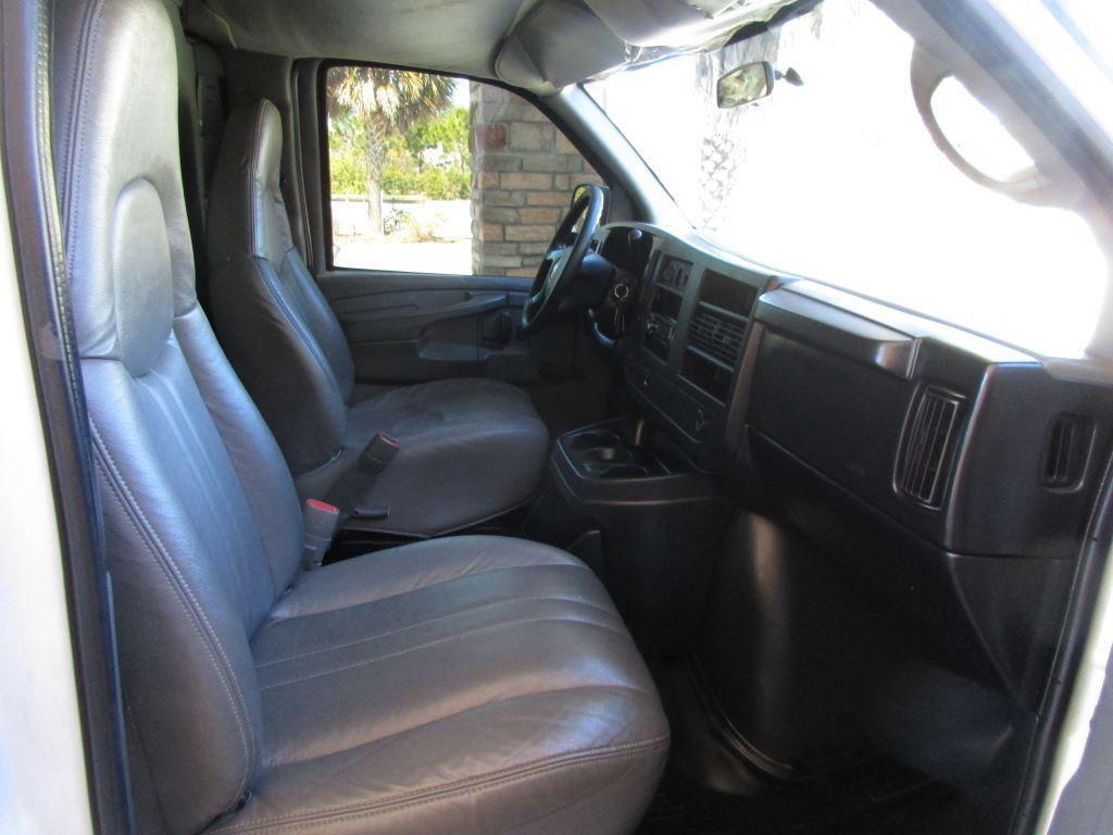 2008 Chevrolet Express Cargo Work Van - Photo 11