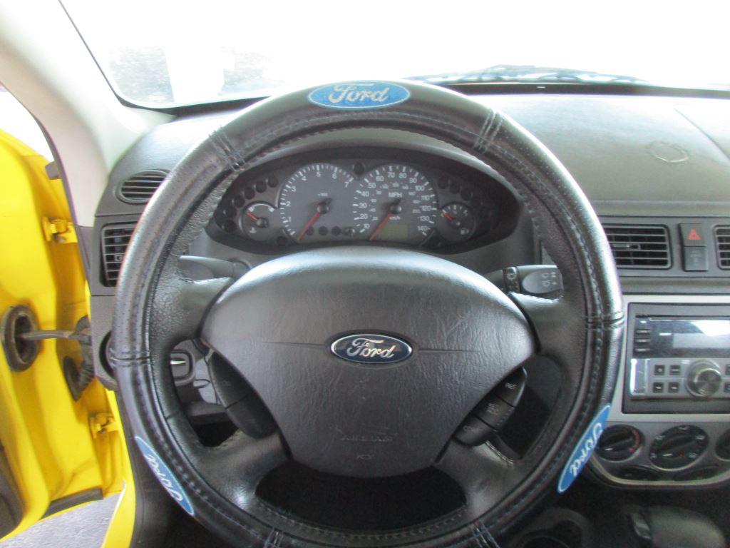 2005 Ford Focus ZX5 SE - Photo 17