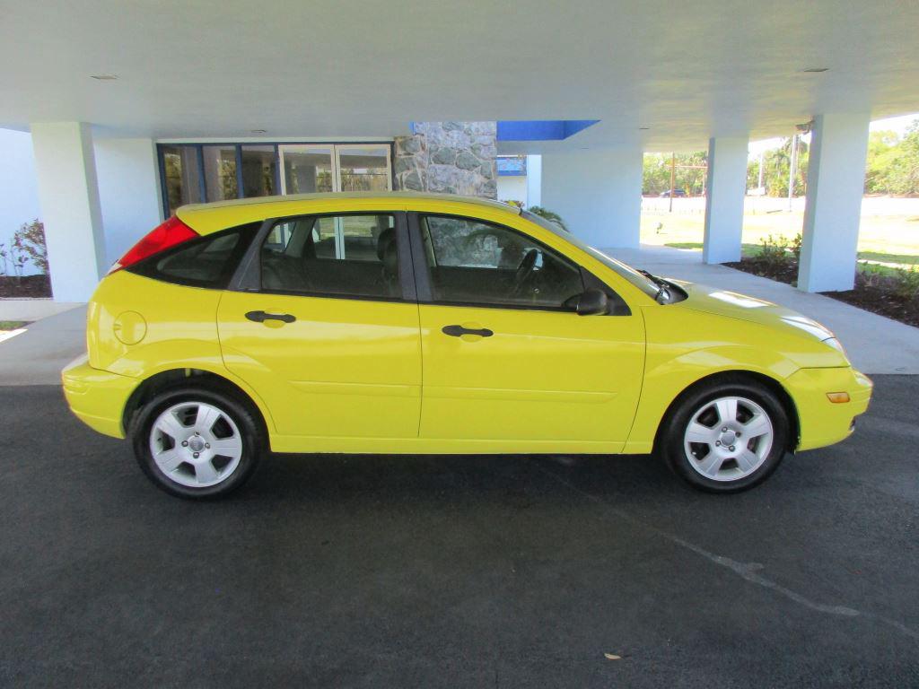 2005 Ford Focus ZX5 SE - Photo 6