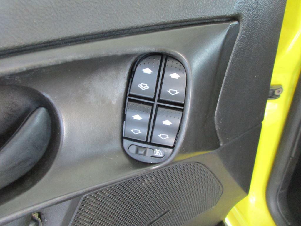 2005 Ford Focus ZX5 SE - Photo 10