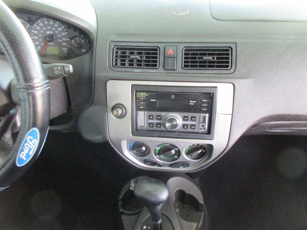 2005 Ford Focus ZX5 SE - Photo 16