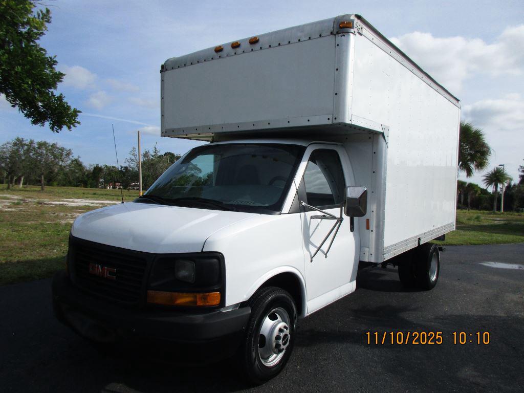 2004 GMC Savana's photo