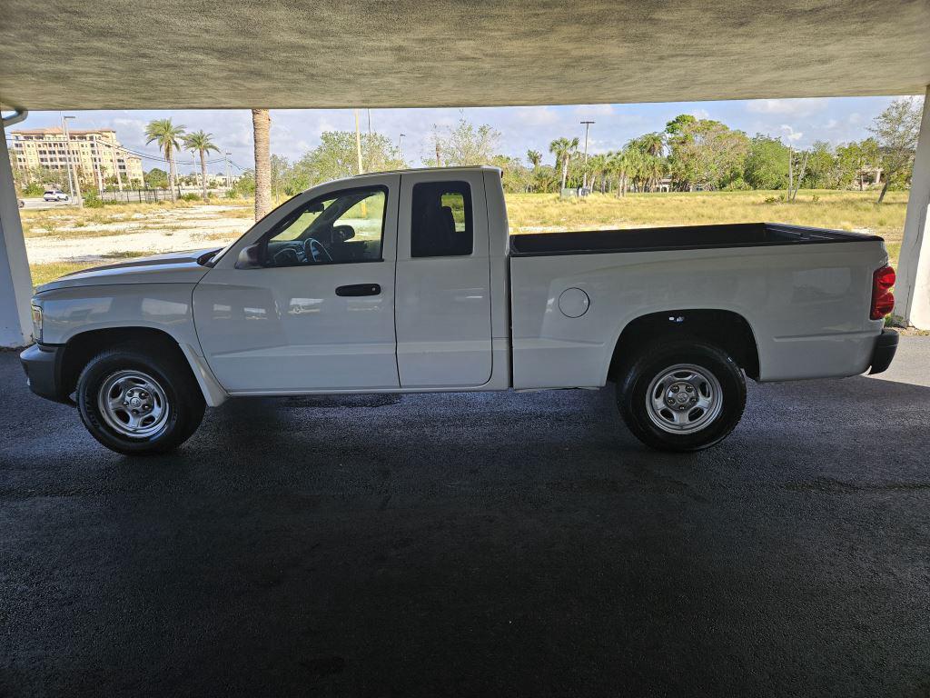 2008 Dodge Dakota ST photo 2