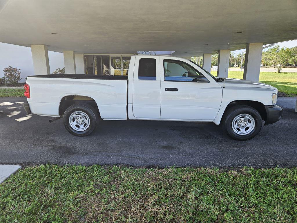 2008 Dodge Dakota ST photo 6