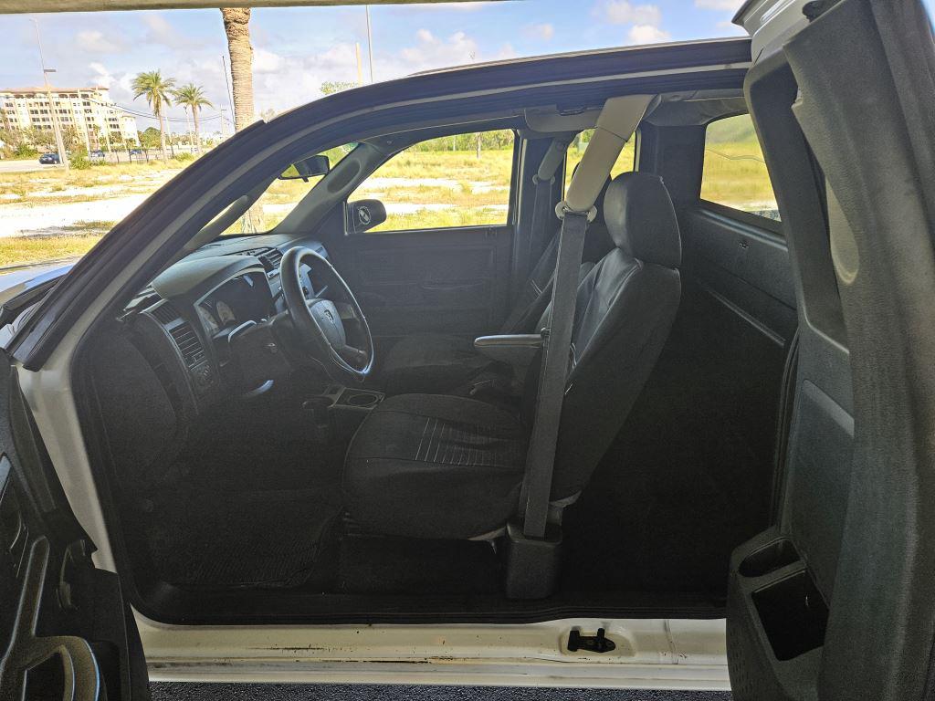 2008 Dodge Dakota ST photo 11