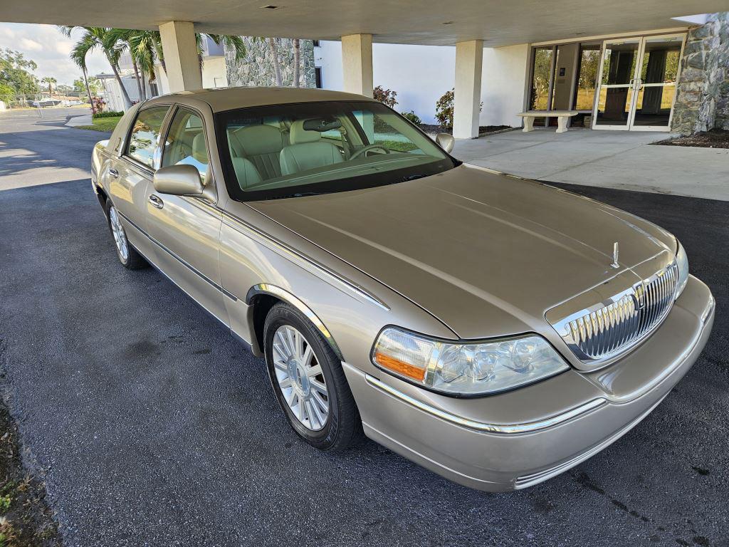 2003 Lincoln Town Car Executive photo 7